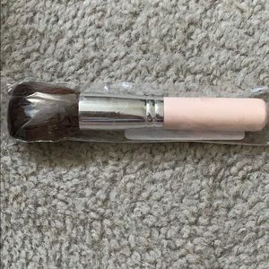 Bareminerals soft focus face brush NWT